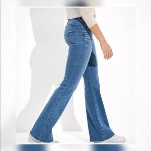 NWT American Eagle Stretch Super High-Waisted Flare Jean size 4